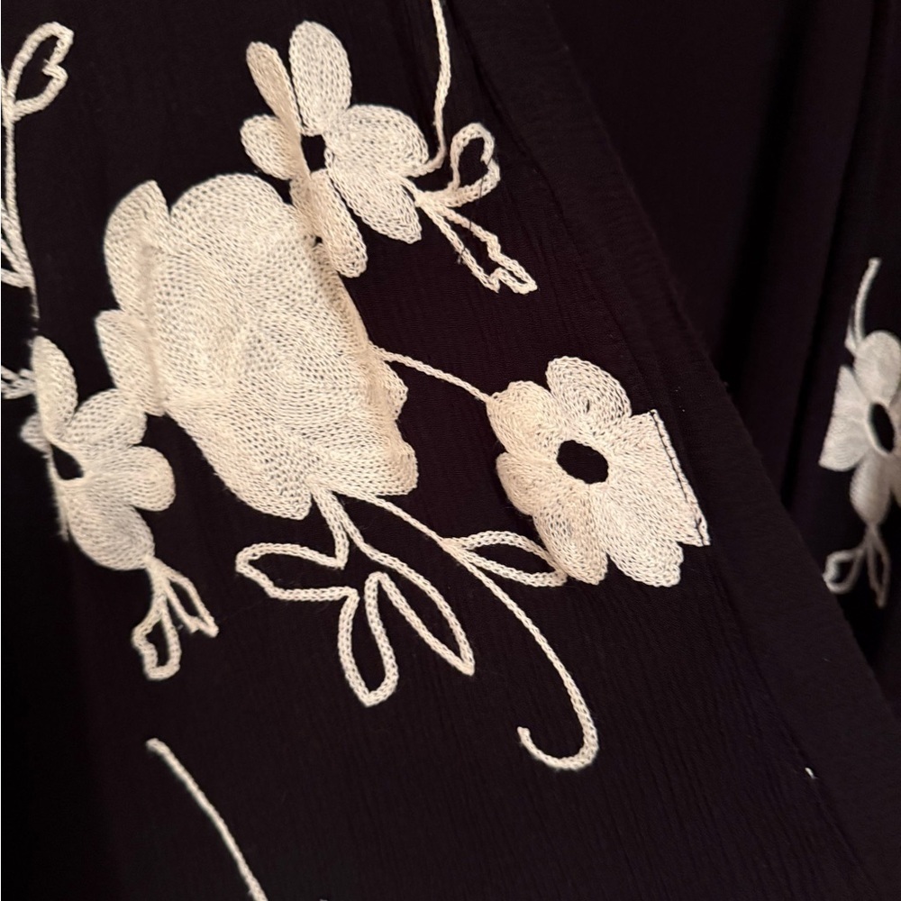 Elegant Black Floral Kimono - Picture 3 of 4